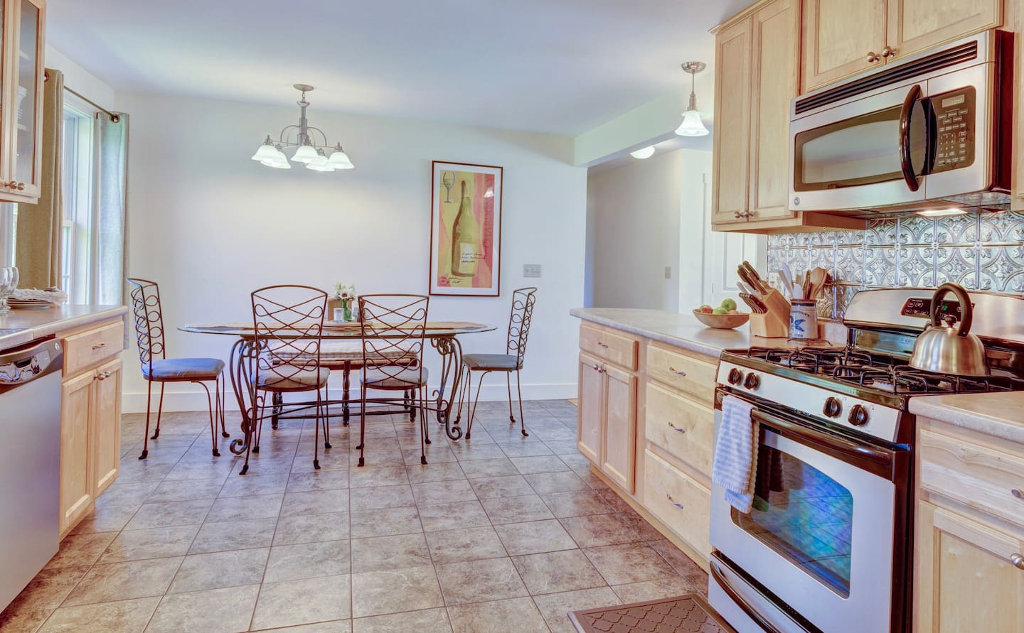 Kitchen and dining at Dana Road House